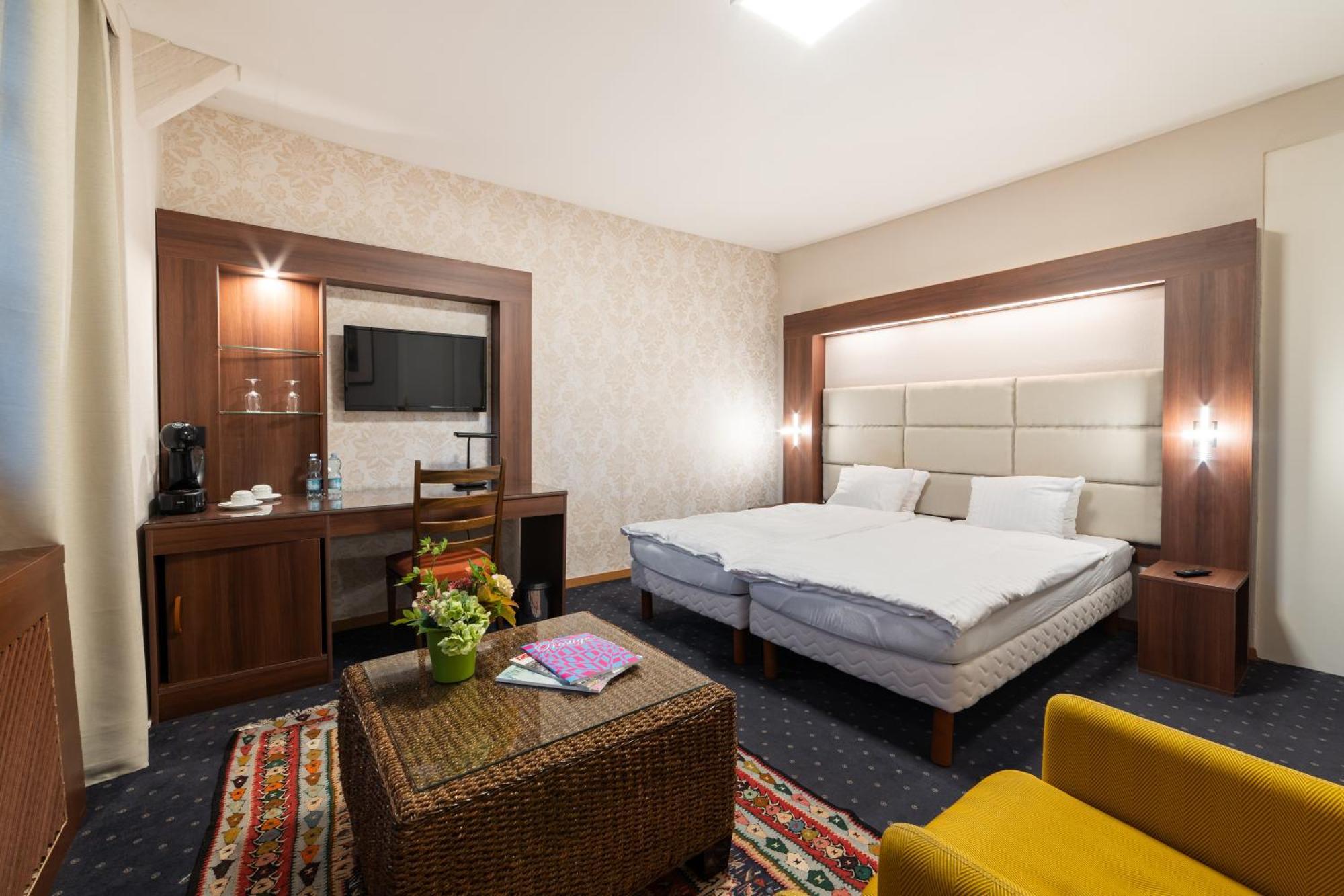 Bellevue Hotel Restaurant Kutchi מראה חיצוני תמונה